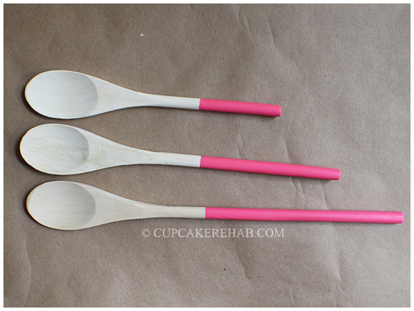 Adorable DIY painted wooden spoons.