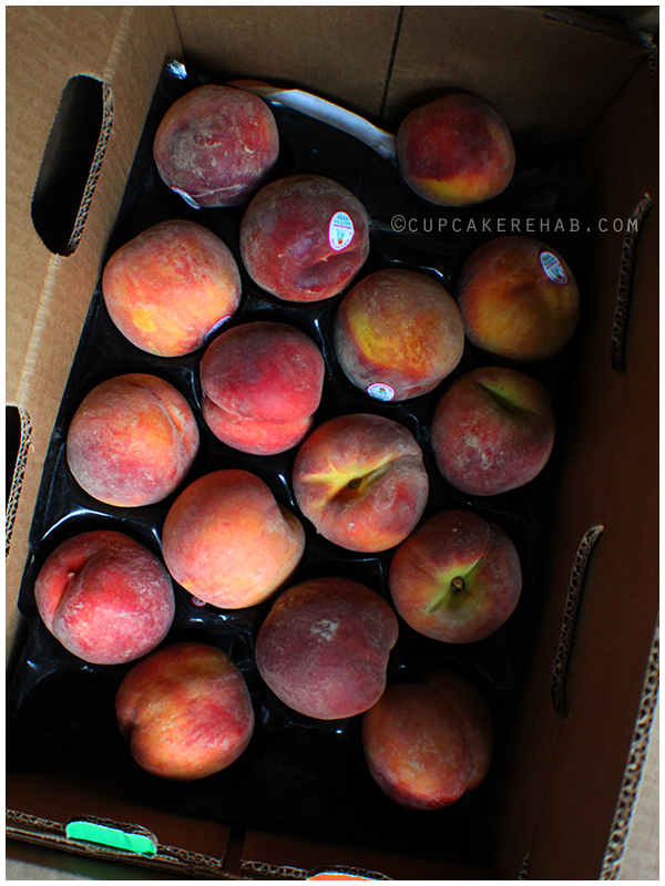 A big ol' box of Washington State peaches!