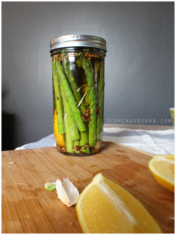 Pickled asparagus with lemon.