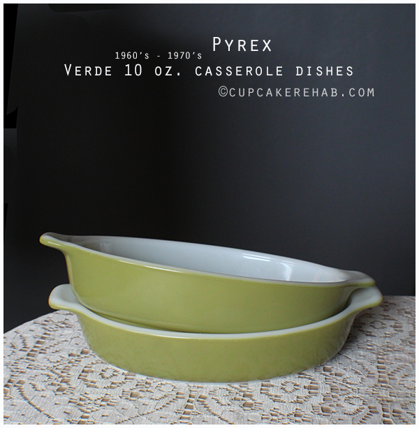 Pyrex vintage Verde 10 oz casseroles.