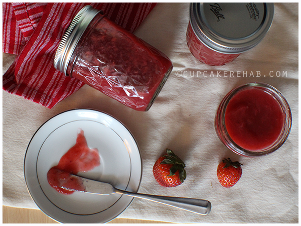 Rhubarb-strawberry preserves. Super easy!