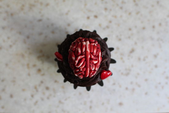 Walking Dead Valentine's Day cupcakes with brains!