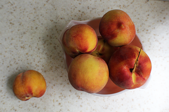 Peaches (in Pyrex).